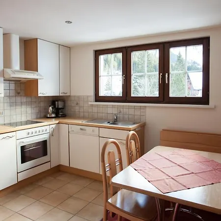 Casa de hóspedes Edelweiss - Bergdorf 1423m - 200m Zur Schafbergbahn