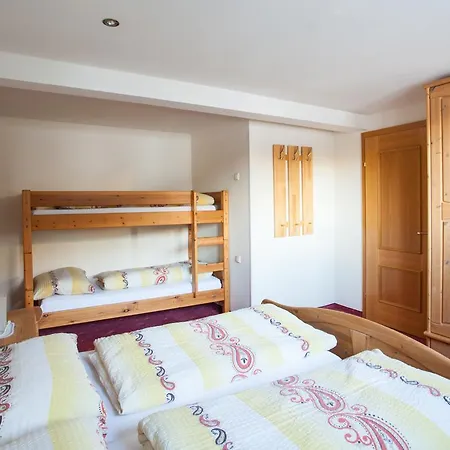 Casa de hóspedes Edelweiss - Bergdorf 1423m - 200m Zur Schafbergbahn