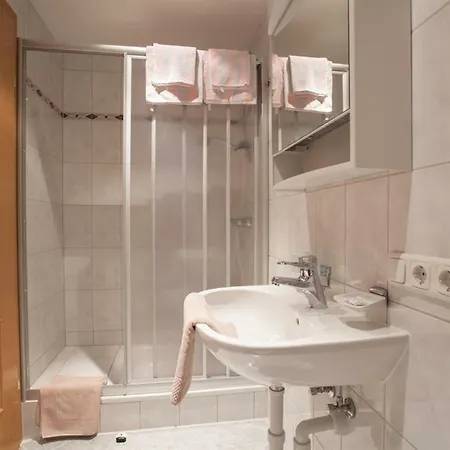 Casa de hóspedes Edelweiss - Bergdorf 1423m - 200m Zur Schafbergbahn 3*